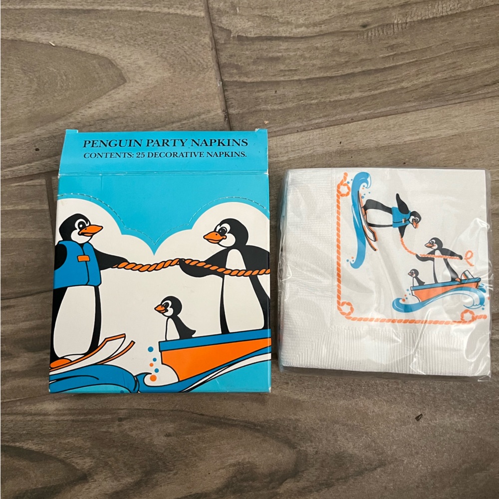 Avon Penguin Party Pitcher and Tumbler set - Picture 4 of 5